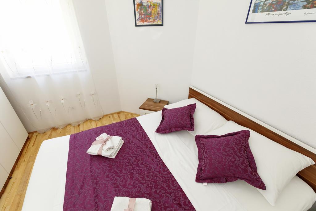 Apartments Sara & Nina Omis Exterior photo